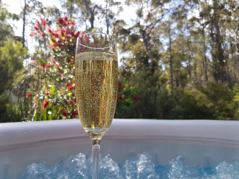 Jarrah Grove Forest Retreat - Maitland Accommodation 11