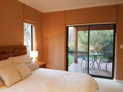 Jarrah Grove Forest Retreat - Maitland Accommodation 4