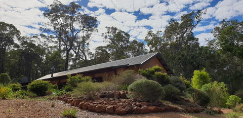 Jarrah Grove Forest Retreat - Maitland Accommodation 17