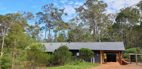 Jarrah Grove Forest Retreat - Maitland Accommodation 16