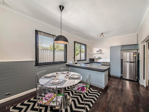 Panoramique Holiday Home With A View - Maitland Accommodation 9