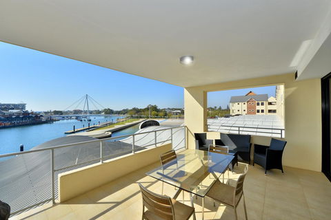 Dolphin Quay Apartments - Maitland Accommodation 9