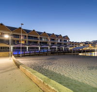 Dolphin Quay Apartments - Maitland Accommodation