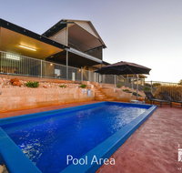 3 Kestrel Place - PRIVATE JETTY  POOL - Maitland Accommodation