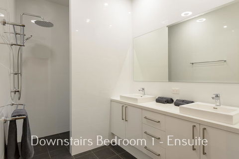 32 Corella Court - Maitland Accommodation 8