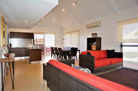 Osprey Holiday Village Unit 104 - Maitland Accommodation 3