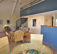 Osprey Holiday Village Unit 102 - Relax and unwind in the large spa bath - Maitland Accommodation