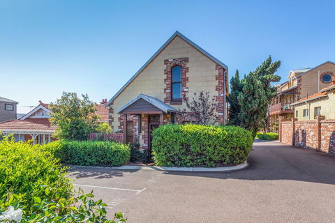 100 On South Callan Apartments - Maitland Accommodation 25