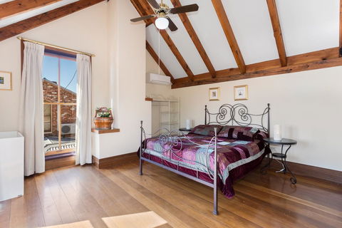100 On South Callan Apartments - Maitland Accommodation 14