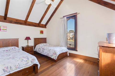 100 On South Callan Apartments - Maitland Accommodation 12