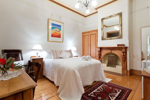 Annie's Victorian Terrace Accommodation Fremantle - Maitland Accommodation 13