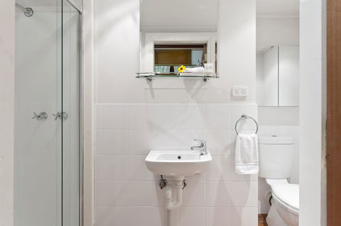 Annie's Victorian Terrace Accommodation Fremantle - Maitland Accommodation 15