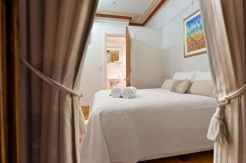 Annie's Victorian Terrace Accommodation Fremantle - Maitland Accommodation 17