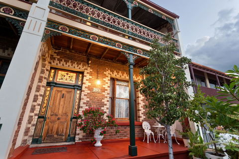 Annie's Victorian Terrace Accommodation Fremantle - Maitland Accommodation 24