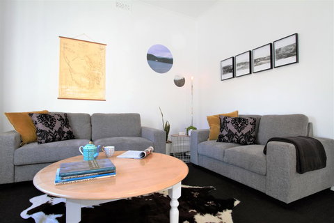 Horlock House - Maitland Accommodation 2