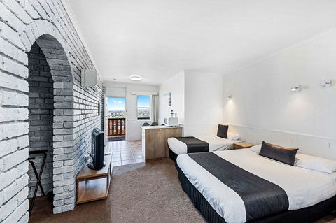 Coach House Launceston - Maitland Accommodation 13