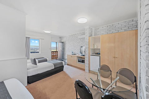 Coach House Launceston - Maitland Accommodation 9