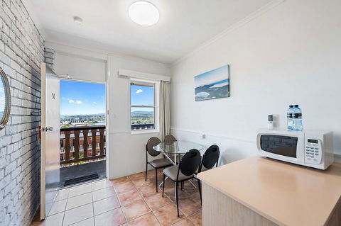 Coach House Launceston - Maitland Accommodation 11