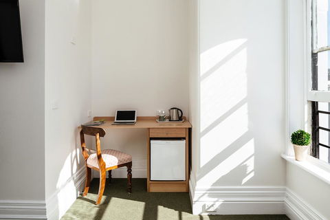 The Florance - Maitland Accommodation 18