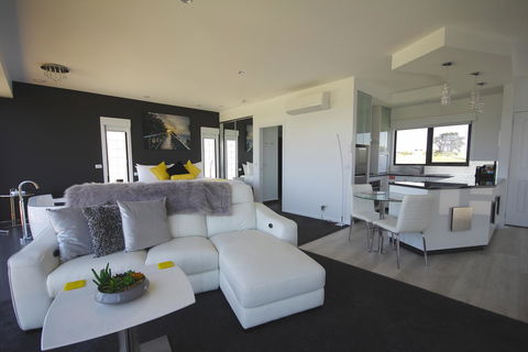 Horizon Deluxe Apartments - Maitland Accommodation 1