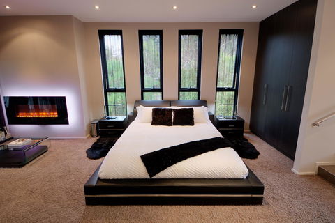 Amare Beachside Luxury - Maitland Accommodation 13