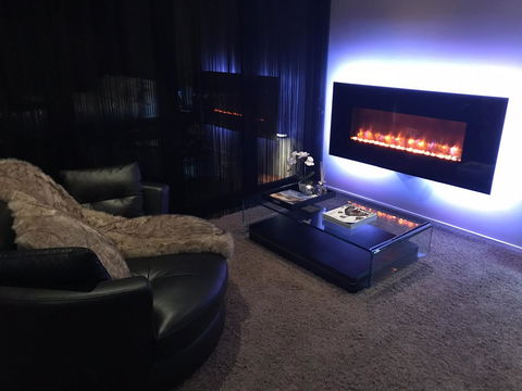 Amare Beachside Luxury - Maitland Accommodation 8