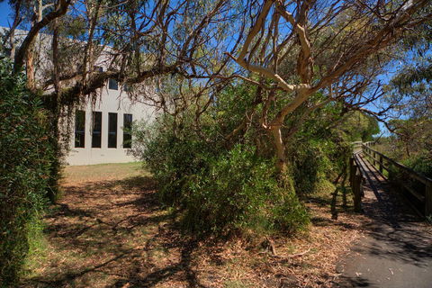 Amare Beachside Luxury - Maitland Accommodation 23