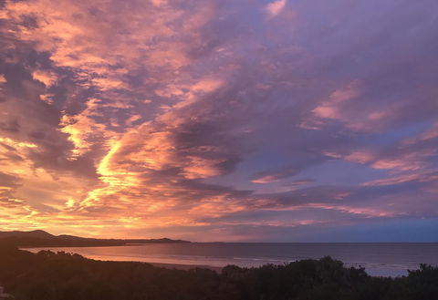 Amare Beachside Luxury - Maitland Accommodation 4