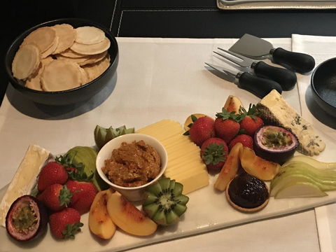 Amare Beachside Luxury - Maitland Accommodation 6