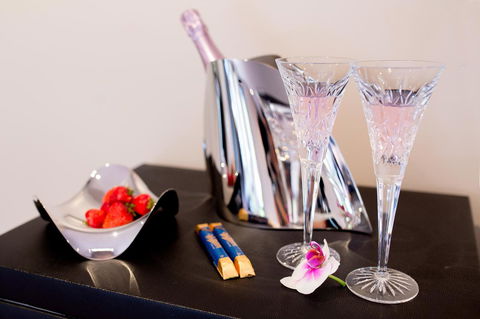 Amare Beachside Luxury - Maitland Accommodation 27