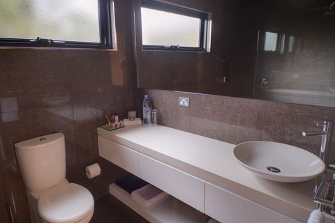 Amare Beachside Luxury - Maitland Accommodation 14