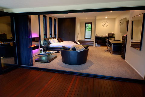 Amare Beachside Luxury - Maitland Accommodation 18