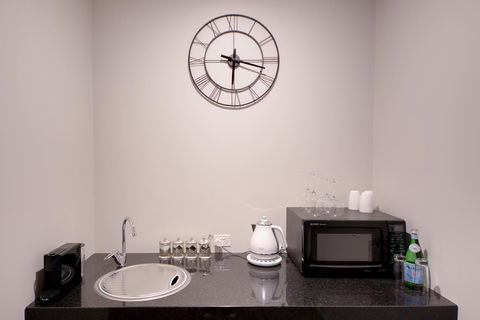 Amare Beachside Luxury - Maitland Accommodation 17