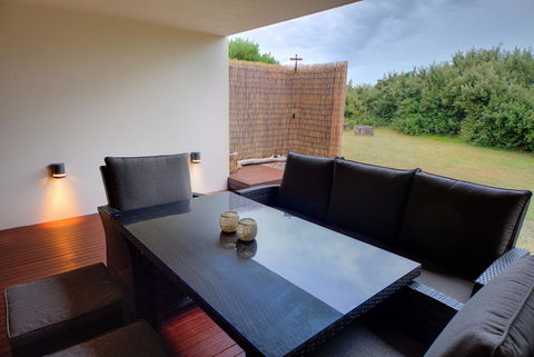 Amare Beachside Luxury - Maitland Accommodation 21