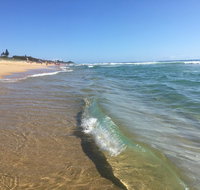 NEW UPMARKET COMFORTABLE 2 Bed 2 Bath OCEAN VIEWS 250m to BUDDINA BEACH - Maitland Accommodation