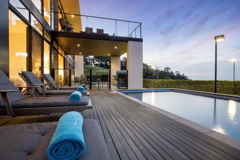 Newhaven Luxury Family Home With Bay Views, Large Pool, Jacuzzi, Tennis Court, Playground - Maitland Accommodation 0