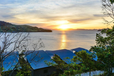 NEWLY BEAUTFULLY RENOVATED 16 The Casuarina - 3 Bedroom House With 180 Degree Ocean Views - Maitland Accommodation 0
