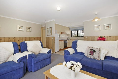 Oak Cottage - Tudor Village Unit 5 - Maitland Accommodation 2