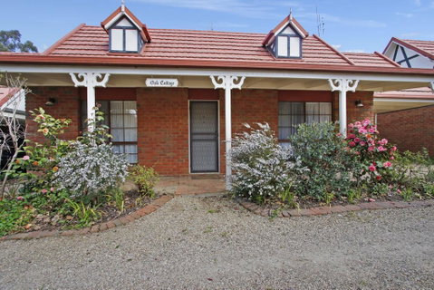 Oak Cottage - Tudor Village Unit 5 - Maitland Accommodation 0