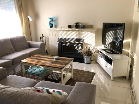 Ocean Beach Cottage - Maitland Accommodation 3