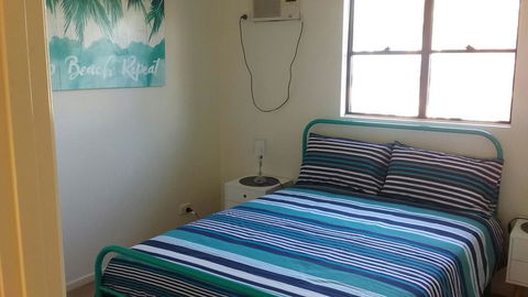Ocean Breeze Apartments - Maitland Accommodation 3