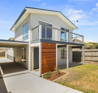 Ocean Chill 10 Minutes Drive to Phillip Island Pet Friendly Family Home Sleeps 8 - Maitland Accommodation