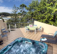 oceanview 6 with rooftop terrace  spa - Maitland Accommodation