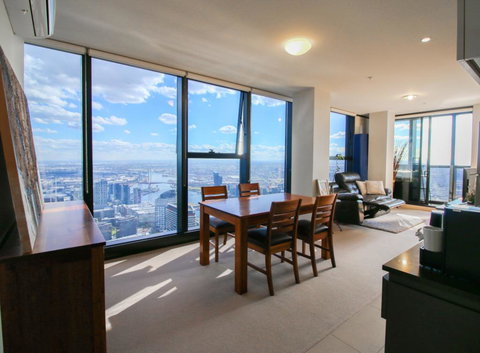 ON TOP OF THE WORLD - BEST VIEWS IN MELBOURNE !! - Maitland Accommodation 1