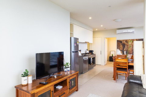 ON TOP OF THE WORLD - BEST VIEWS IN MELBOURNE !! - Maitland Accommodation 3