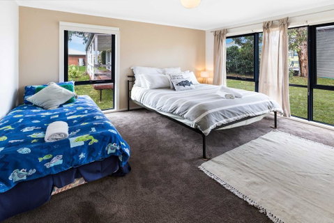 Orense - Waterviews In Newlands Arm - Maitland Accommodation 3