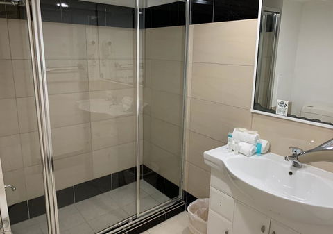 Outrigger Burleigh - Maitland Accommodation 3
