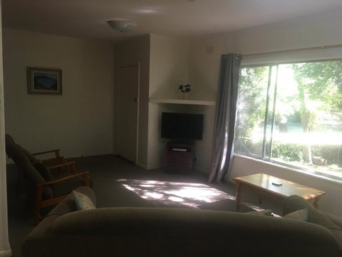 Ovensview On Riverside - Maitland Accommodation 3
