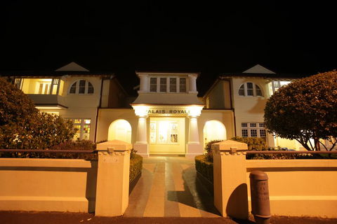 Palais Royale - Maitland Accommodation 3