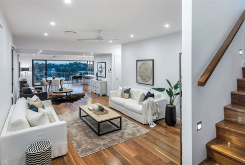 Panoramic Views Villa Birdwood Terrace 4 Bedroms - Toowong - Maitland Accommodation 3